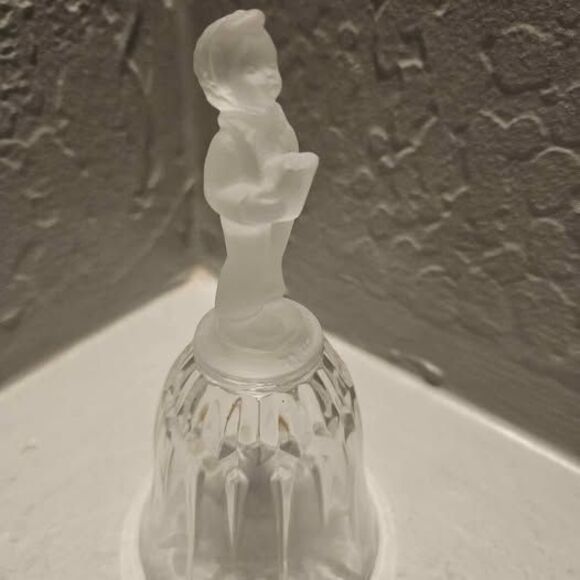 Dinner Bell 1994 Avon Hummel Goebel Crystal Bell 5.5" Hand Bell - Picture 1 of 6